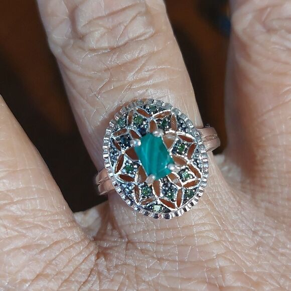 Vintage Jewelry - Malachite / Green Moissanite Crystals Oval Filigree Sterling Silver Ring Size 8